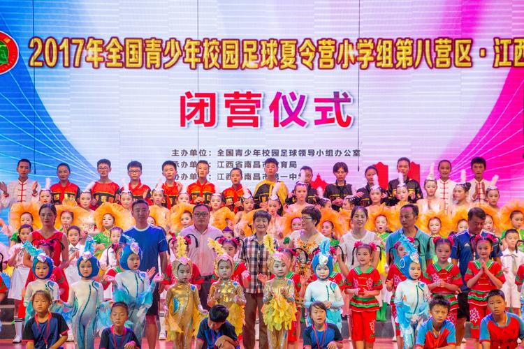 毕业论文，当皇帝的新衣成为大学终场仪式  第2张